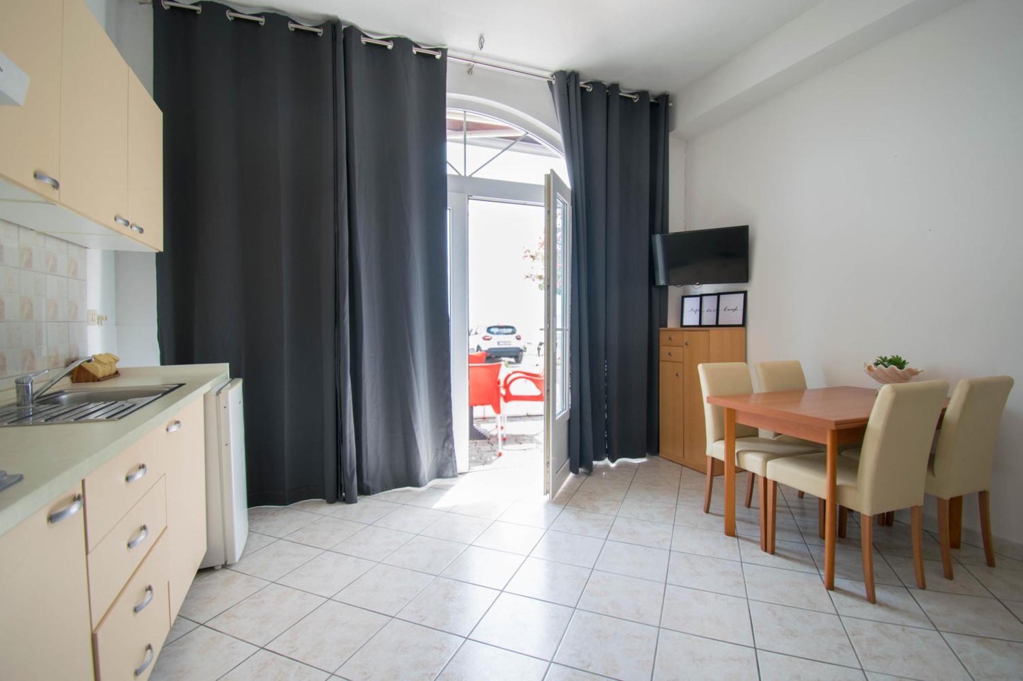 Apartments Manuela - Baška Voda Kültér fotó